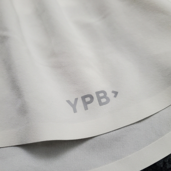 Abercrombie YPB MotionTEK Women's Size M White Workout Shorts With Cinch Waist - Picture 3 of 7